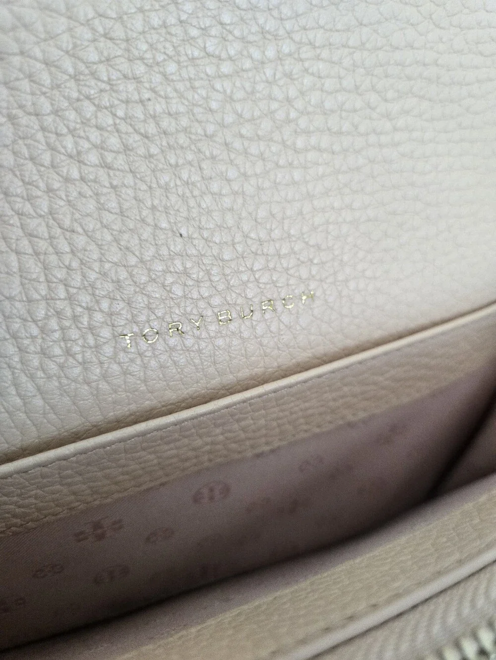 Tory Burch Thea Flat Wallet Crossbody Bag in a Soft Pink Pebbled Leather